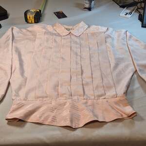 Vintage Poet by Nicola Soft Pink Button Up Pleated Long Sleeve Blouse Size 6